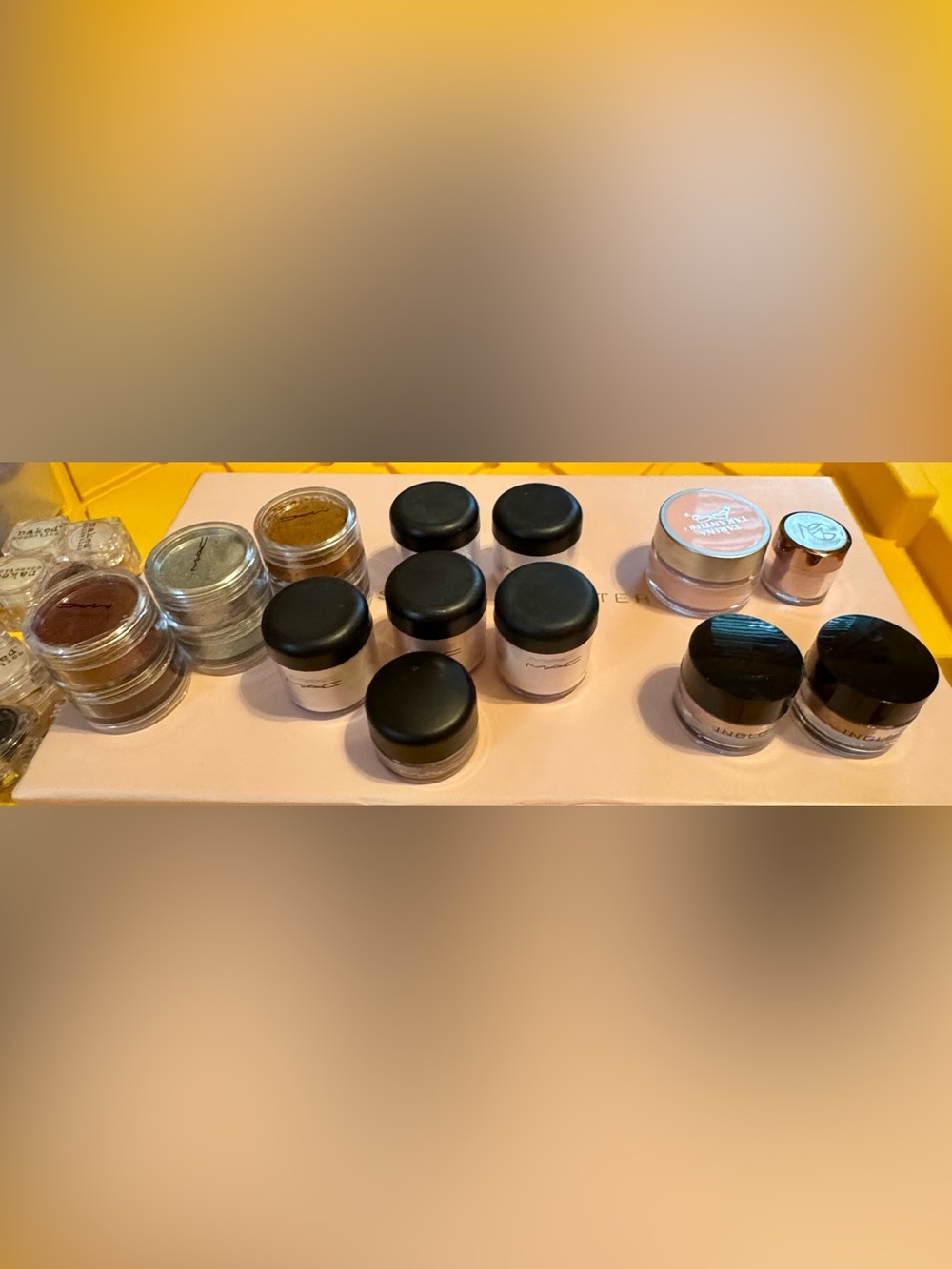 9-MAC Cosmetics Loose Powder Pigments - Black Caps with Pink Cream Pigment